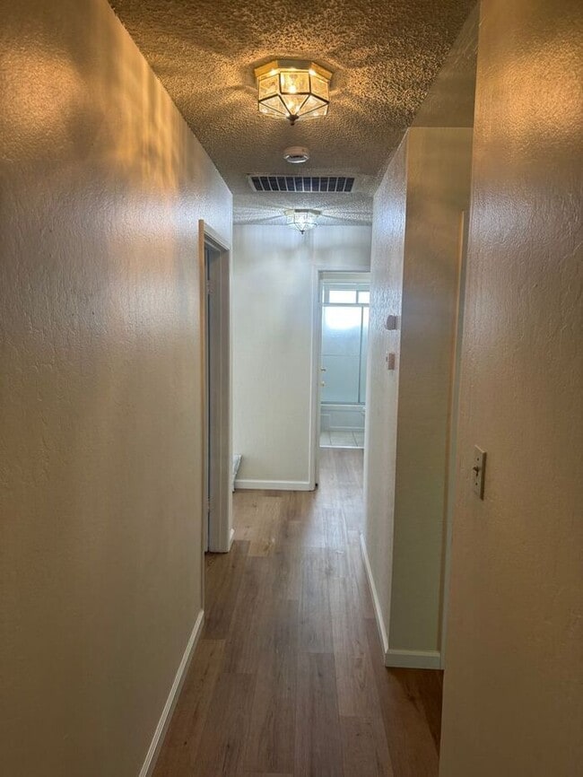 Building Photo - Beautiful 3 Bedroom 2 Bath Duplex in Castro Valley School District