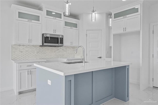 Building Photo - 17 E St