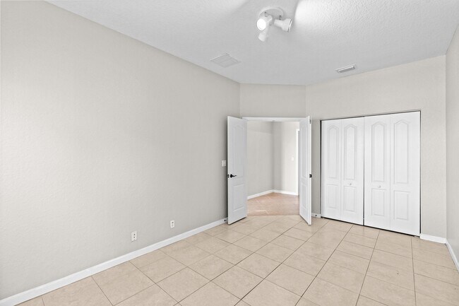 Building Photo - 266 Berenger Walk