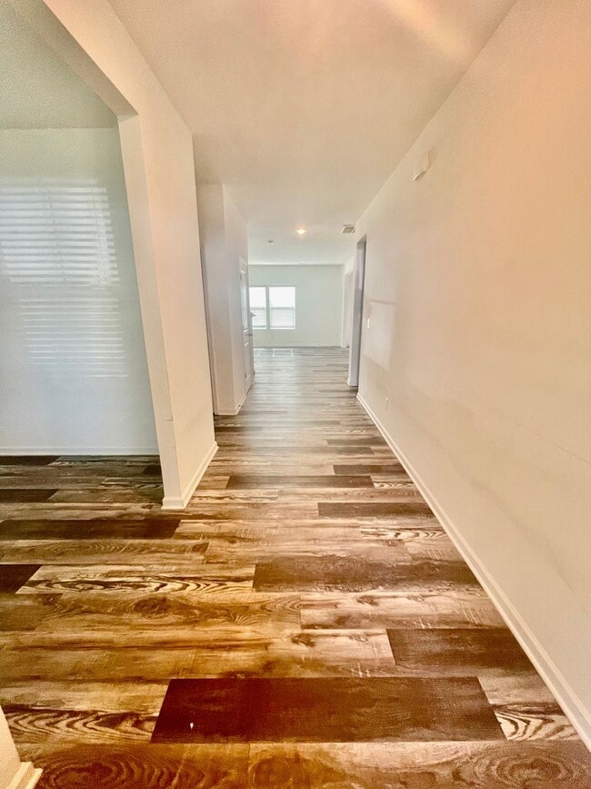 Building Photo - Welcome to this stunning 5-bedroom, 2-bath...