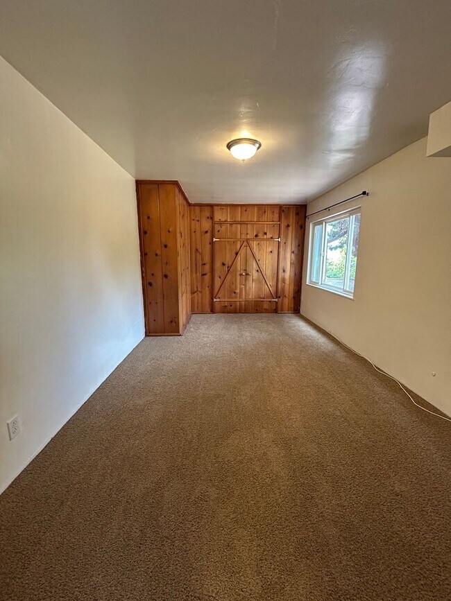 Building Photo - 5074 La Dorna St