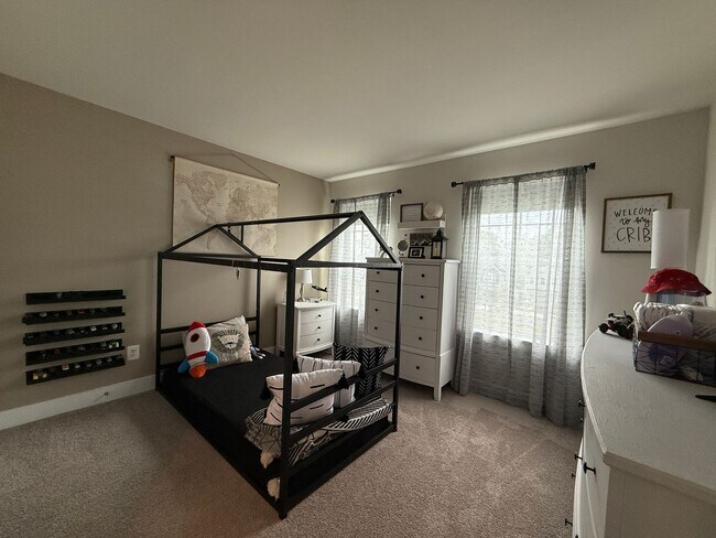 Building Photo - Gorgeous Potomac Shores End Unit Townhome