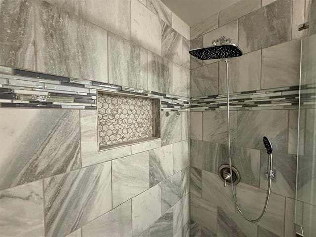 Building Photo - 318 Shade tree St