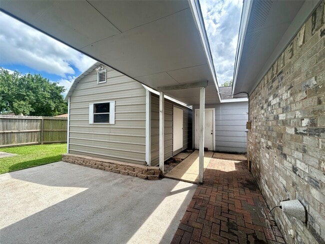 Building Photo - 2711 Laurel Creek Way