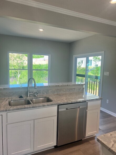 kitchen - 181 Lockheed Dr