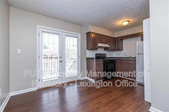 Building Photo - 209 Landings Dr