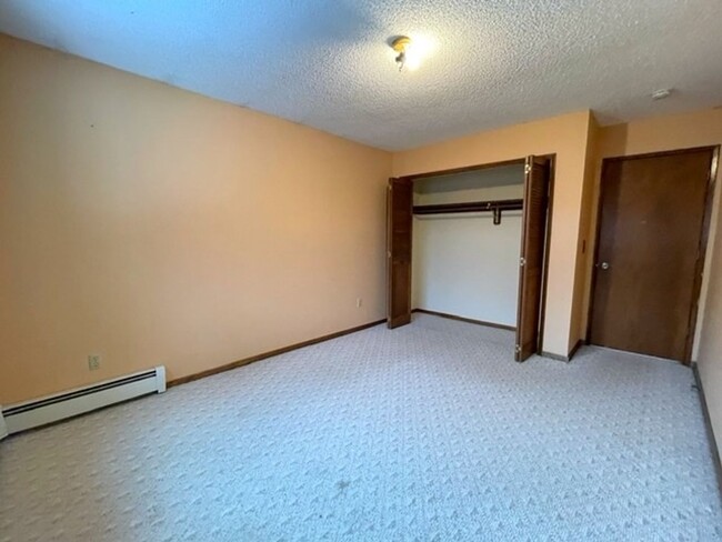 Building Photo - East Anchorage Four Bedroom Home with Bonu...