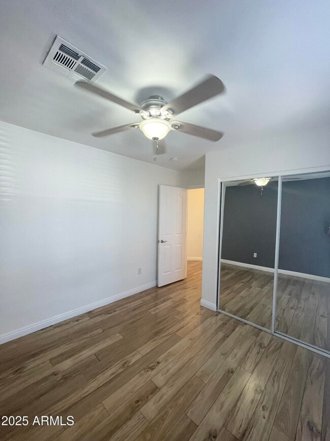 Building Photo - 646 E El Monte Pl