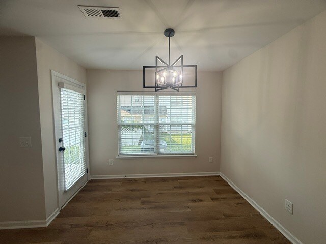 Building Photo - 116 Goldfinch Ave