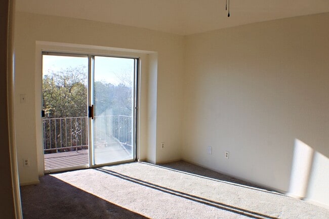 Building Photo - Beautiful Move-in Ready Home