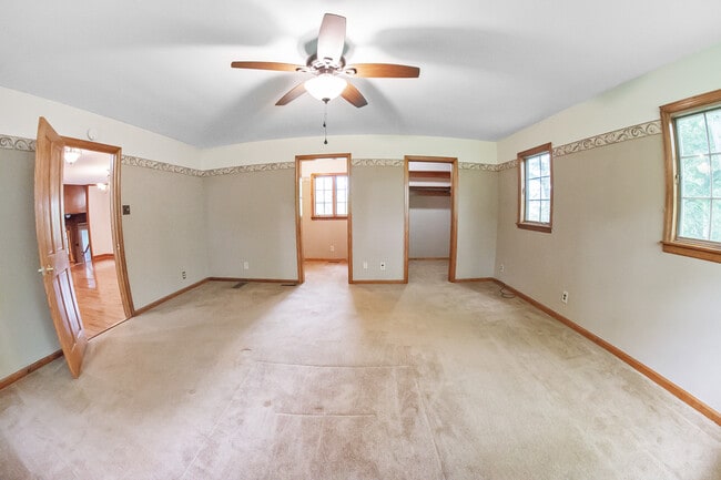 Building Photo - 9343 Shady Ln