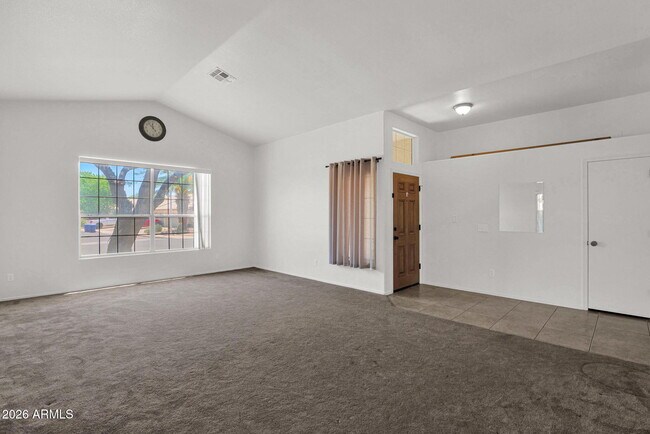 Building Photo - 360 S Pineview Dr