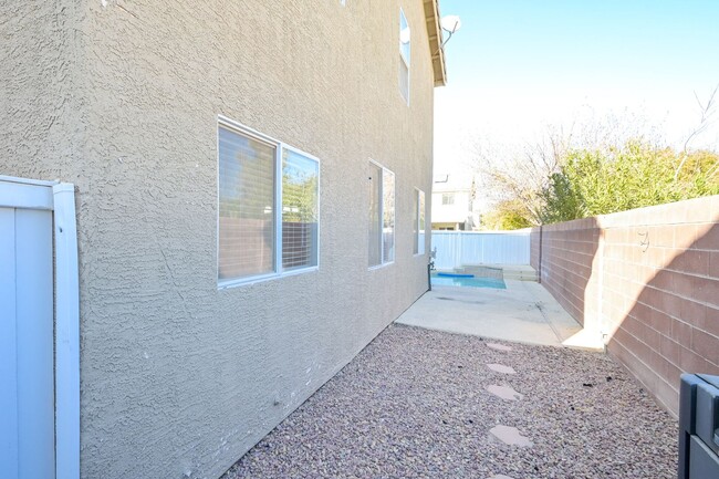 Building Photo - NW!! POOL!!!! GATED!!! Com. Park!!! Low Maintenance desert landscape front Yard. New Carpet!! Ups...