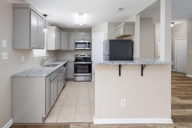 Building Photo - 117 Willow Bluff Dr