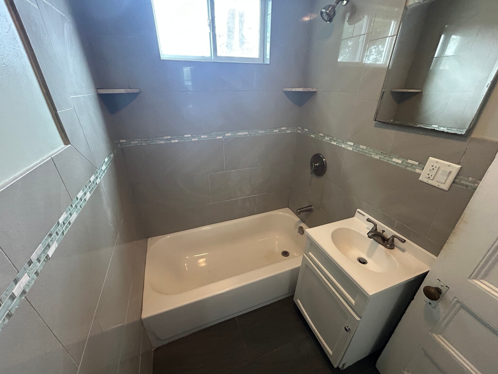 Building Photo - 27 Albion St