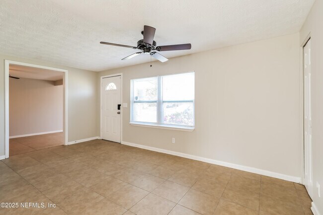 Building Photo - 8360 Red Holly Ln