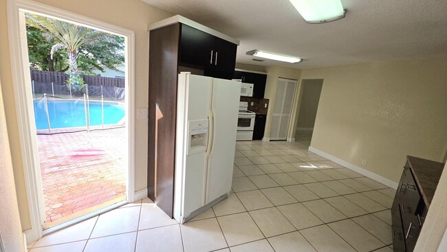 Building Photo - 10390 NW 36th St