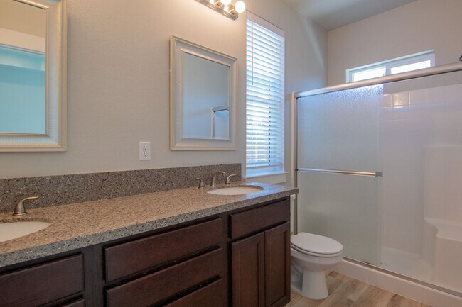 Building Photo - Newer Home for Rent in North Redding CA | $500 Off, Solar, Garage, Fenced Yard