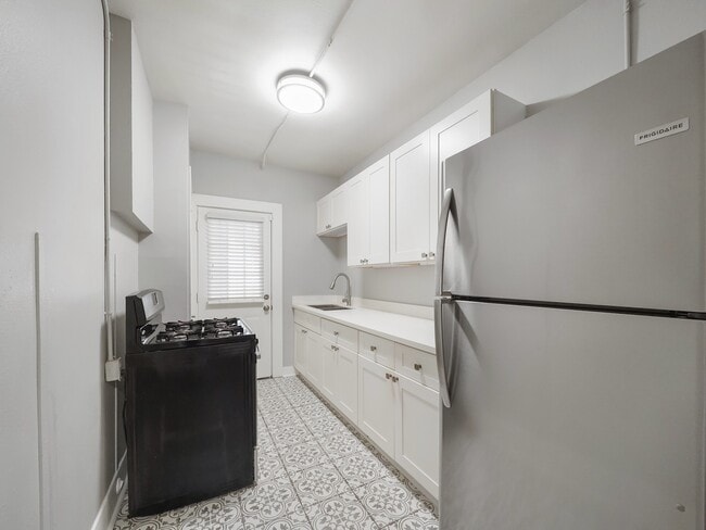 Building Photo - 2411 Dunlavy St