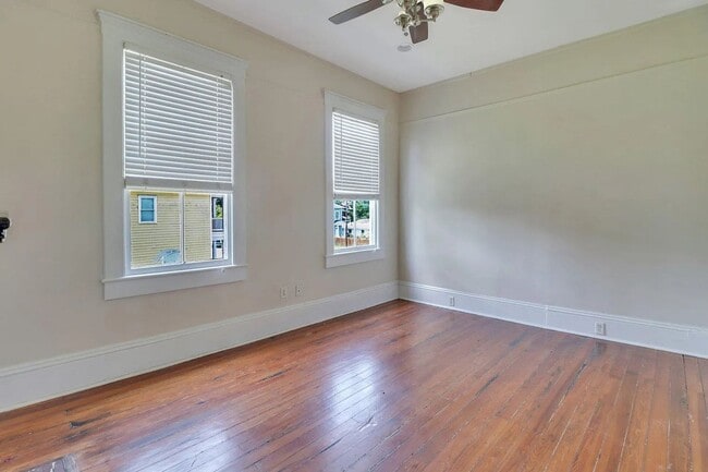 Building Photo - 2 BED | 2 BATH | PRIVATE FRONT AND BACK PORCH | MIDTOWN