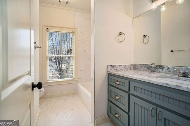 Building Photo - 208 Clarion Ave