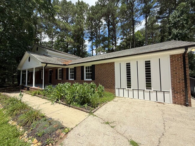 Building Photo - **OFFERING RENT PROMOTION FOR FIRST 6 MONT...
