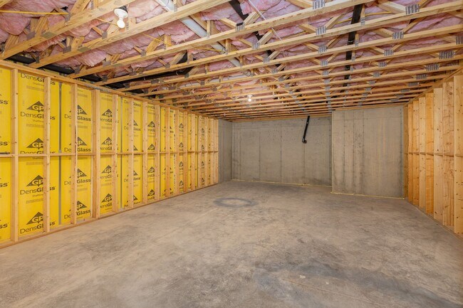 Building Photo - Absolutely Beautiful Townhome in Lovely Wake Forest Community