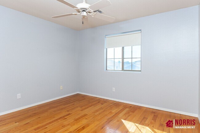 Building Photo - Beautiful Large Home Available Now!