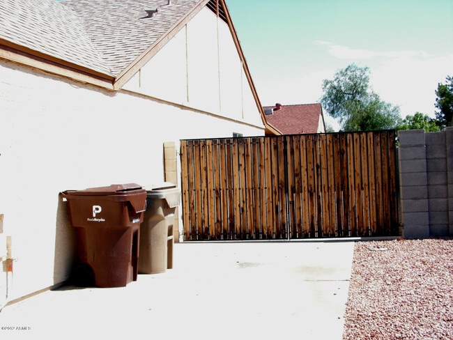 Building Photo - 6725 W Brown St