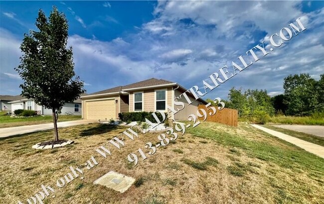 Building Photo - Like New Ranch in Spring Hill-Available in...