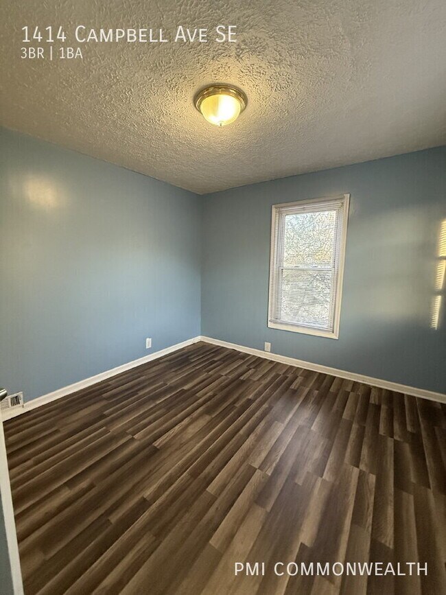 Building Photo - 1414 Campbell Ave SE