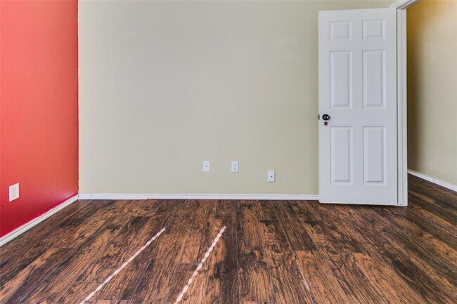 Building Photo - 6005 SE 70th St