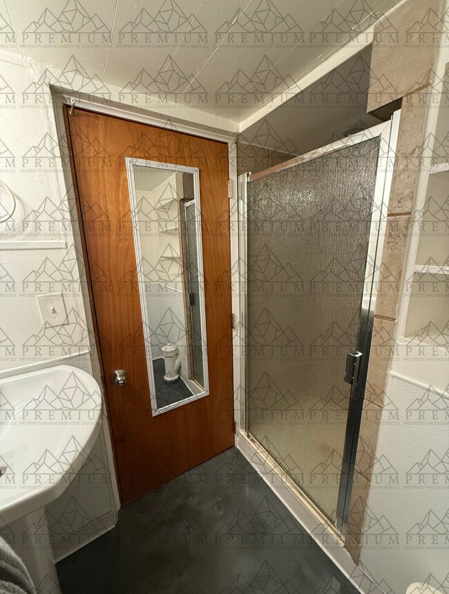 Building Photo - 714 Union St