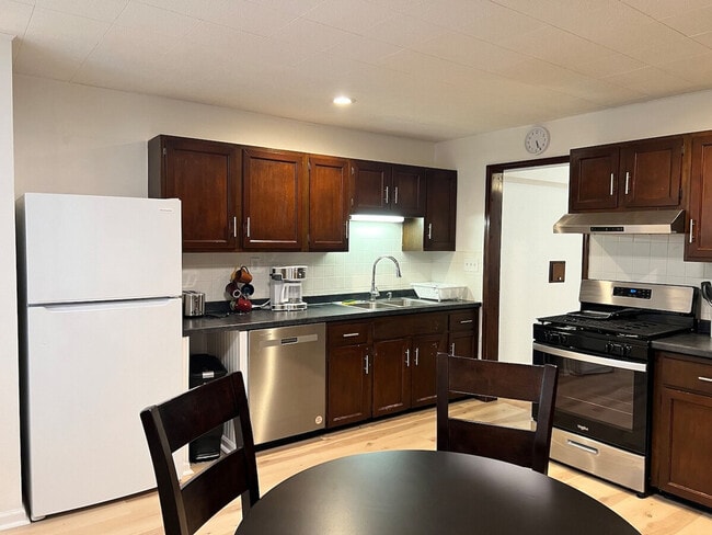 Building Photo - 9429 Harold Dr