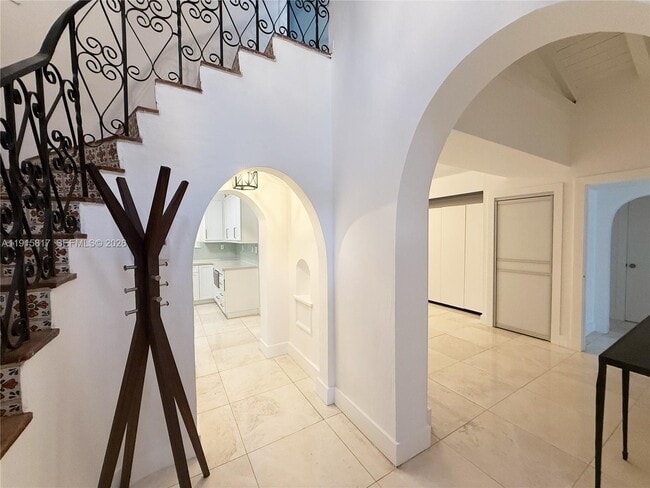 Building Photo - 5835 La Gorce Dr