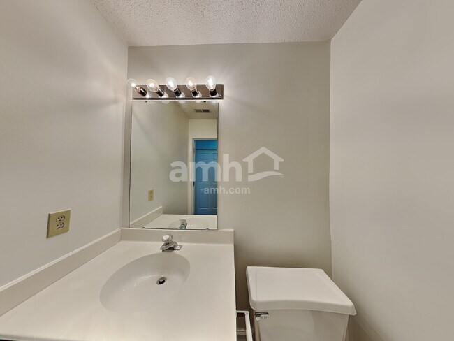 Building Photo - 3402 Mayhurst Dr