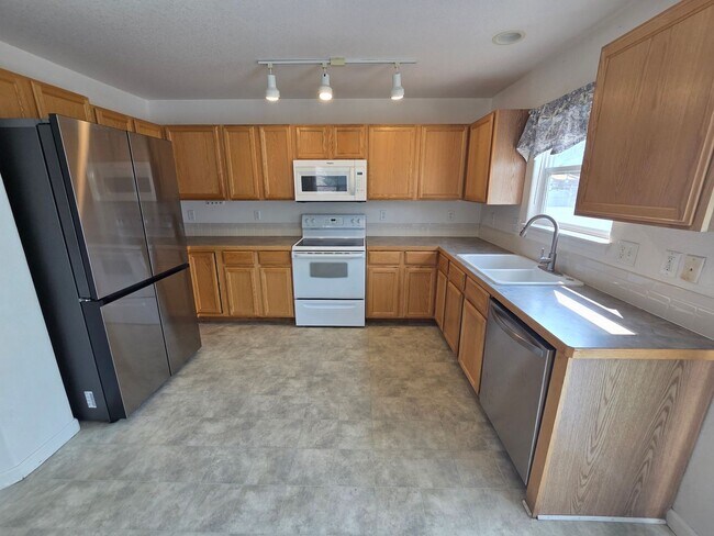Building Photo - GREAT 3-BDRM, 3-BATH, 2-STORY + BMST. HOME AVAILABLE FOR IMMEDIATE OCCUPANCY IN GRAPEVINE!