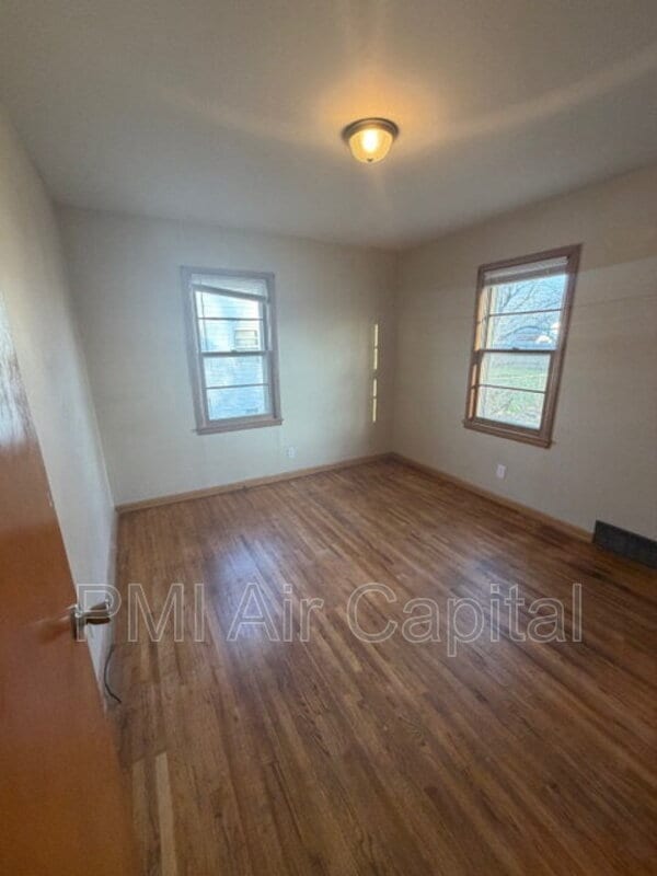 Building Photo - 1615 W Haskell St