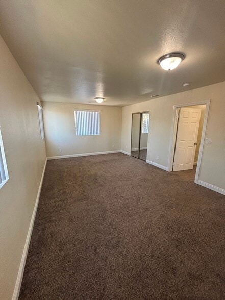 Building Photo - 732 E 74th St