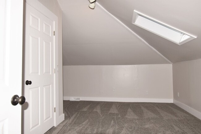 Building Photo - Recently Refurbished! Large 2-story Charmer. Big Yard! PETS WELCOME