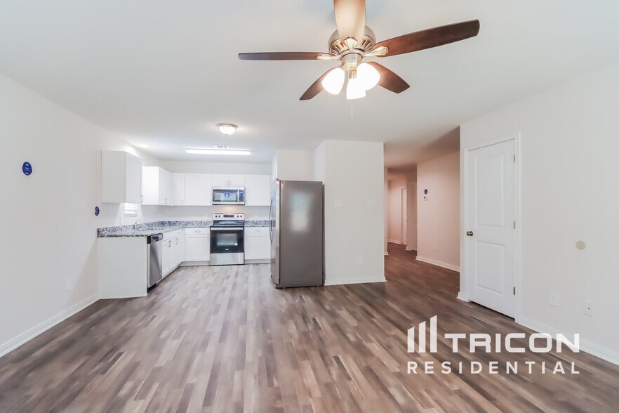 Building Photo - 15811 Del Norte Dr