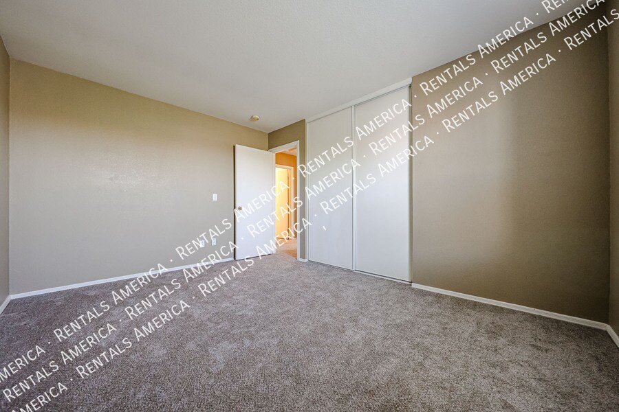 Building Photo - 1356 E Clifton Ave