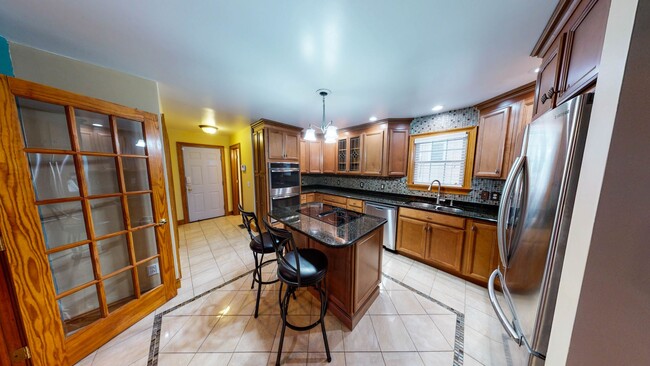 Primary Photo - Beautiful Spacious Single-Family Home in B...