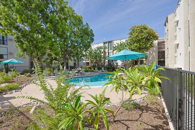 Building Photo - 1 Bed / 1 Bath Condo Near Cowles Mountain – Move-In Special!
