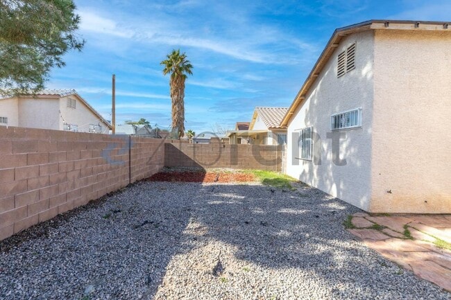 Building Photo - 2005 Rose Coral Ave