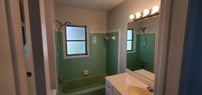 Building Photo - 3351 Hillsdale Ave