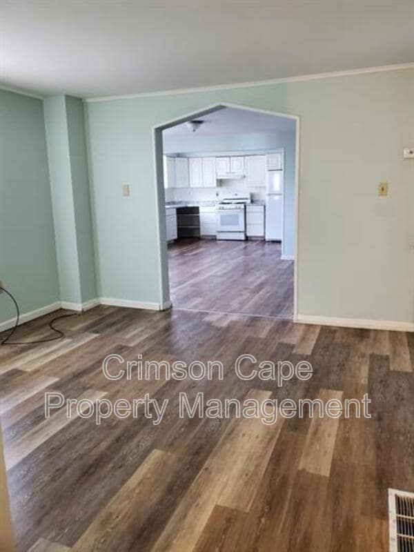 Building Photo - 108 Grove St