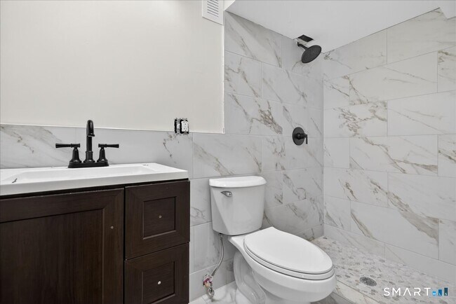 Building Photo - 38 Bristol St