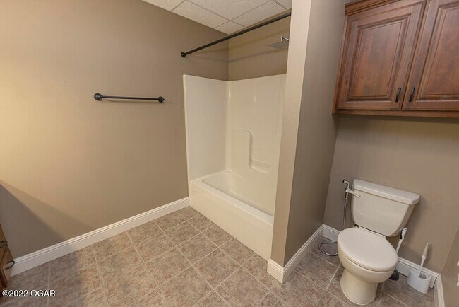 Building Photo - 2709 Summit Dr