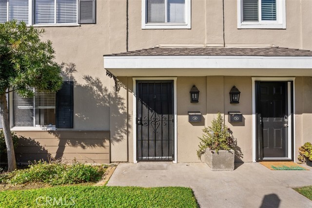 Building Photo - 1741 Tustin Ave